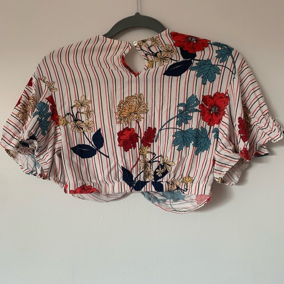 Cropped floral v-neck Shirt - Picture 2 of 3